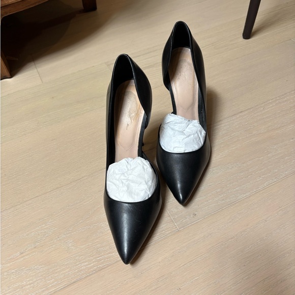 Elegant Black Women's Heels - Picture 4 of 5